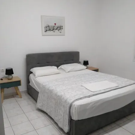 Pomegranate Apartment