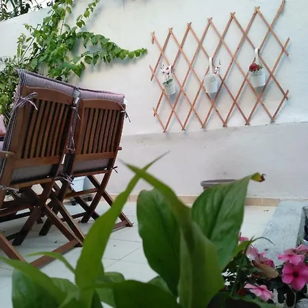Pomegranate Apartment *